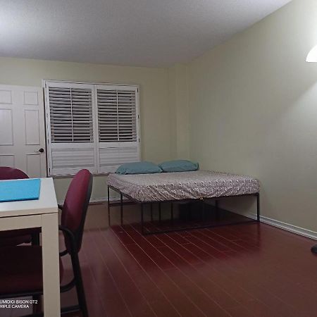 Stb-Double Bed With Private Washroom Toronto Dış mekan fotoğraf